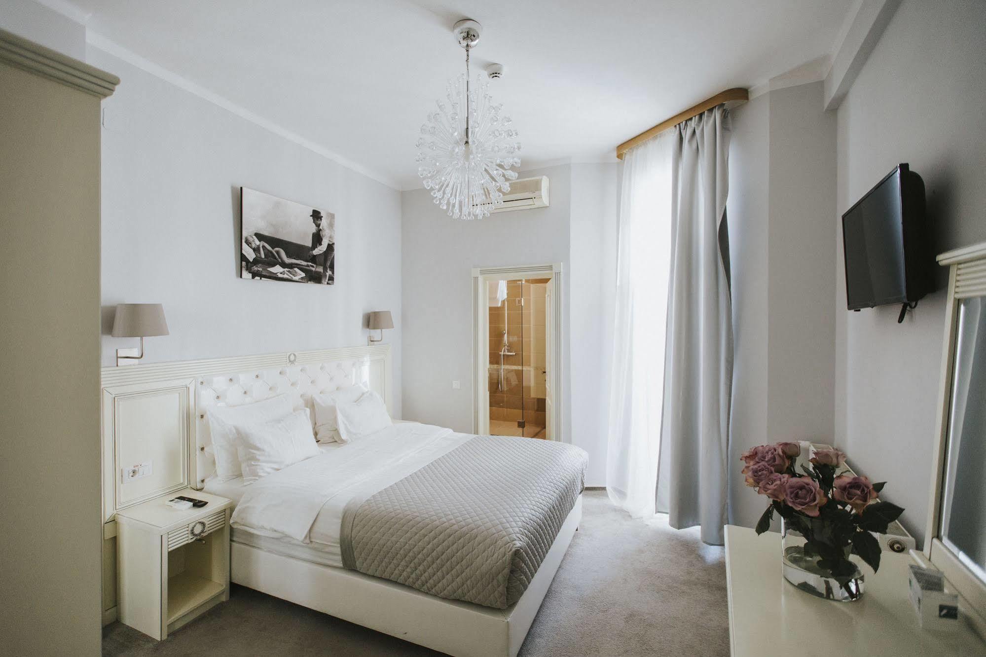 Vila Cornelia Bucharest Luaran gambar