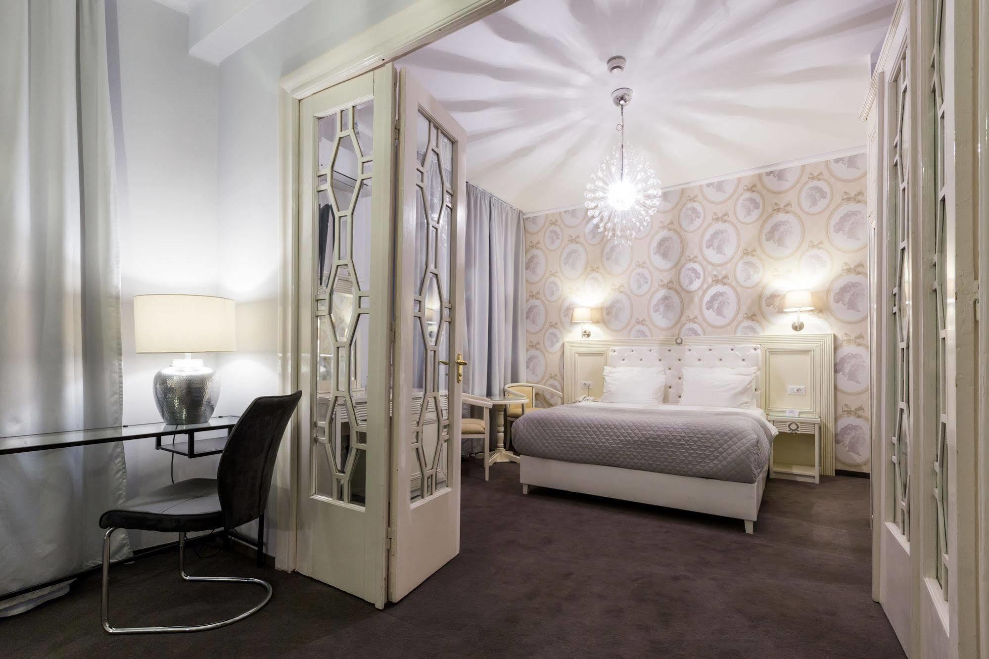 Vila Cornelia Bucharest Luaran gambar