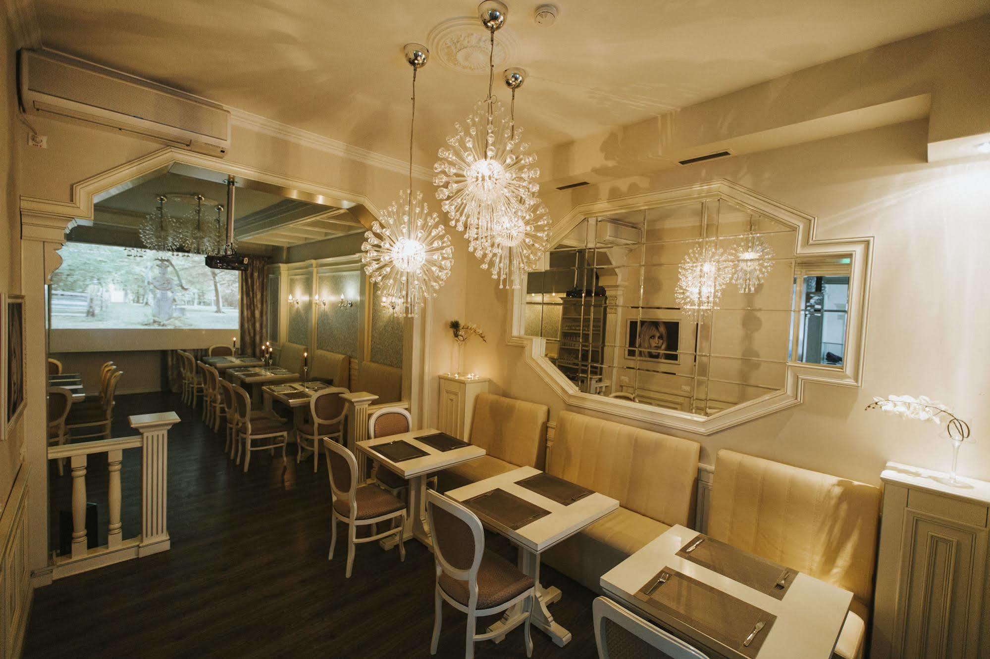 Vila Cornelia Bucharest Luaran gambar