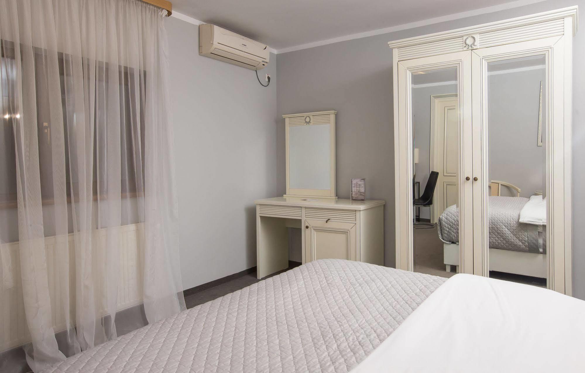 Vila Cornelia Bucharest Luaran gambar